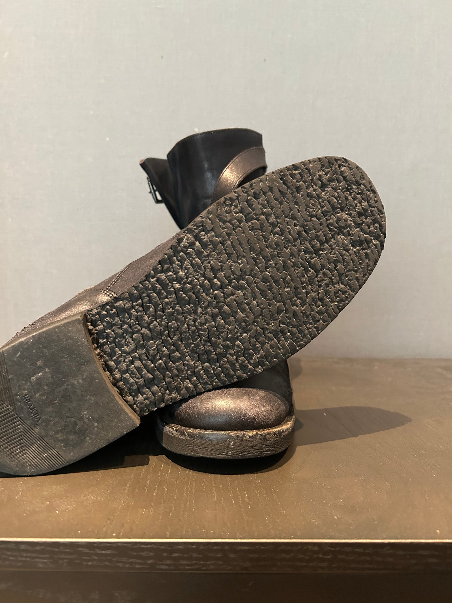 MAISON MARGIELA AW2000 FACTORY DISTRESSED ENGINEER BOOTS