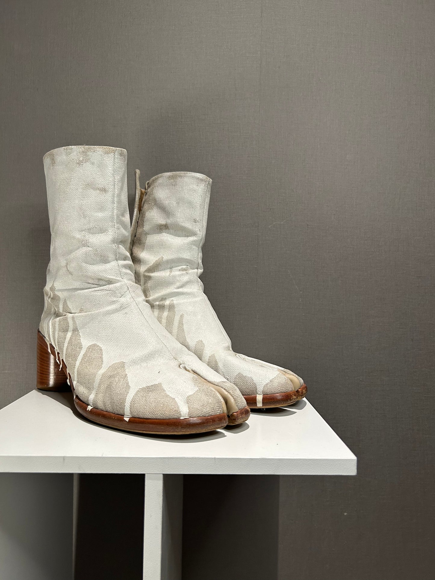 aw2018 MAISON MARGIELA 'paint drop' Ankle Tabi Boots
