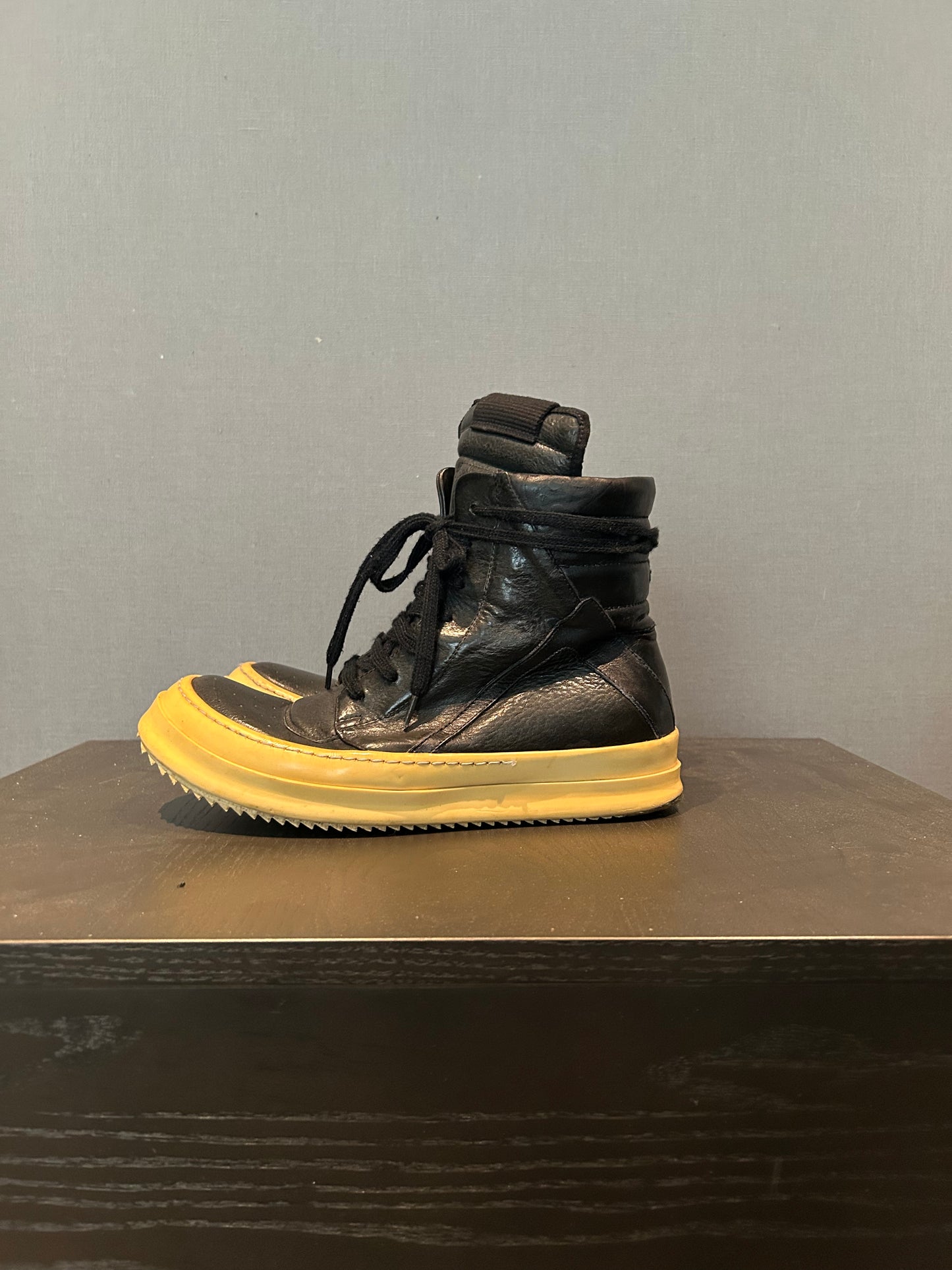 Rick Owens Fall/winter 2010 "gleam" stapled sole short tongue geobasket