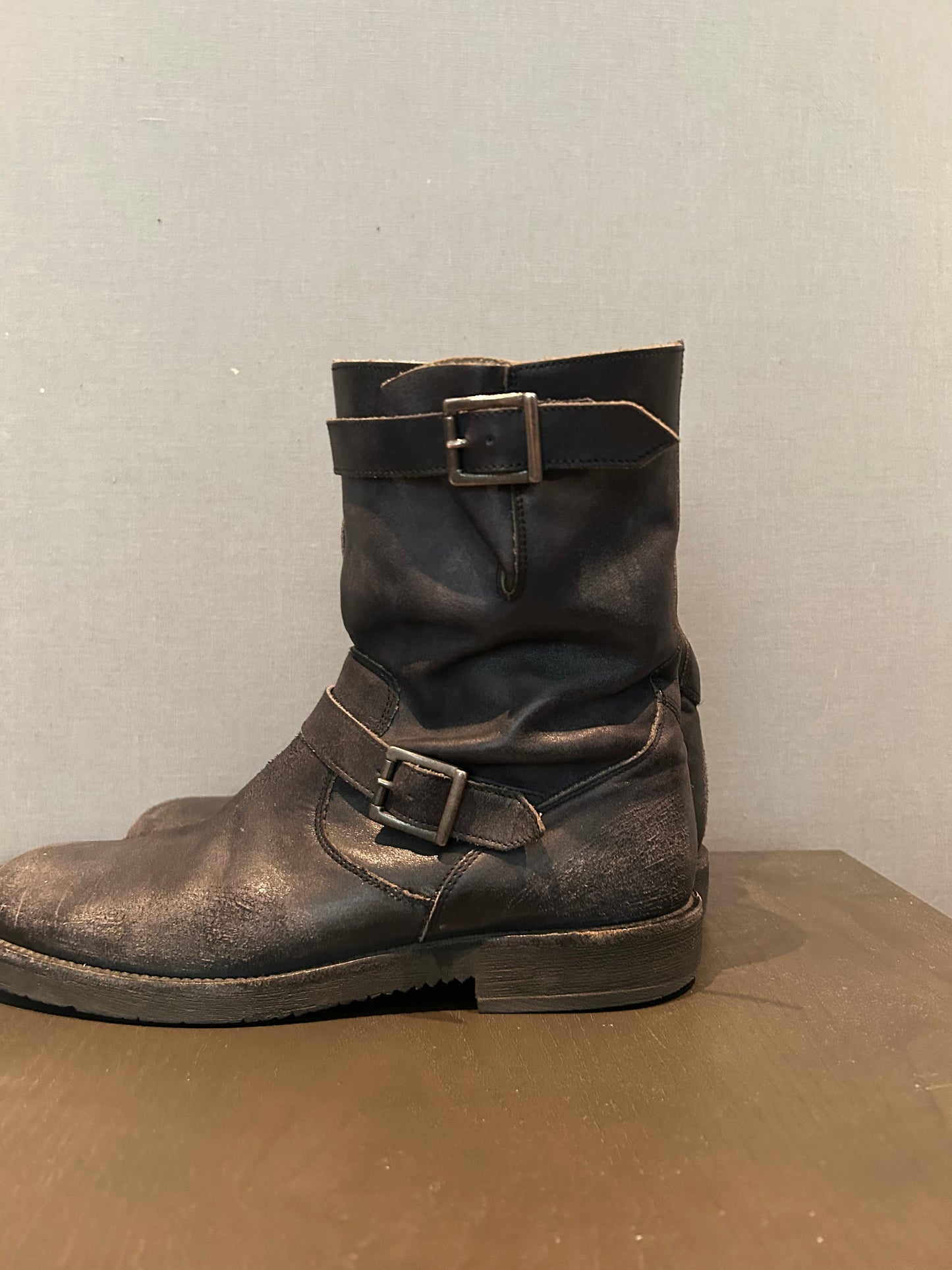 MAISON MARGIELA AW2000 FACTORY DISTRESSED ENGINEER BOOTS