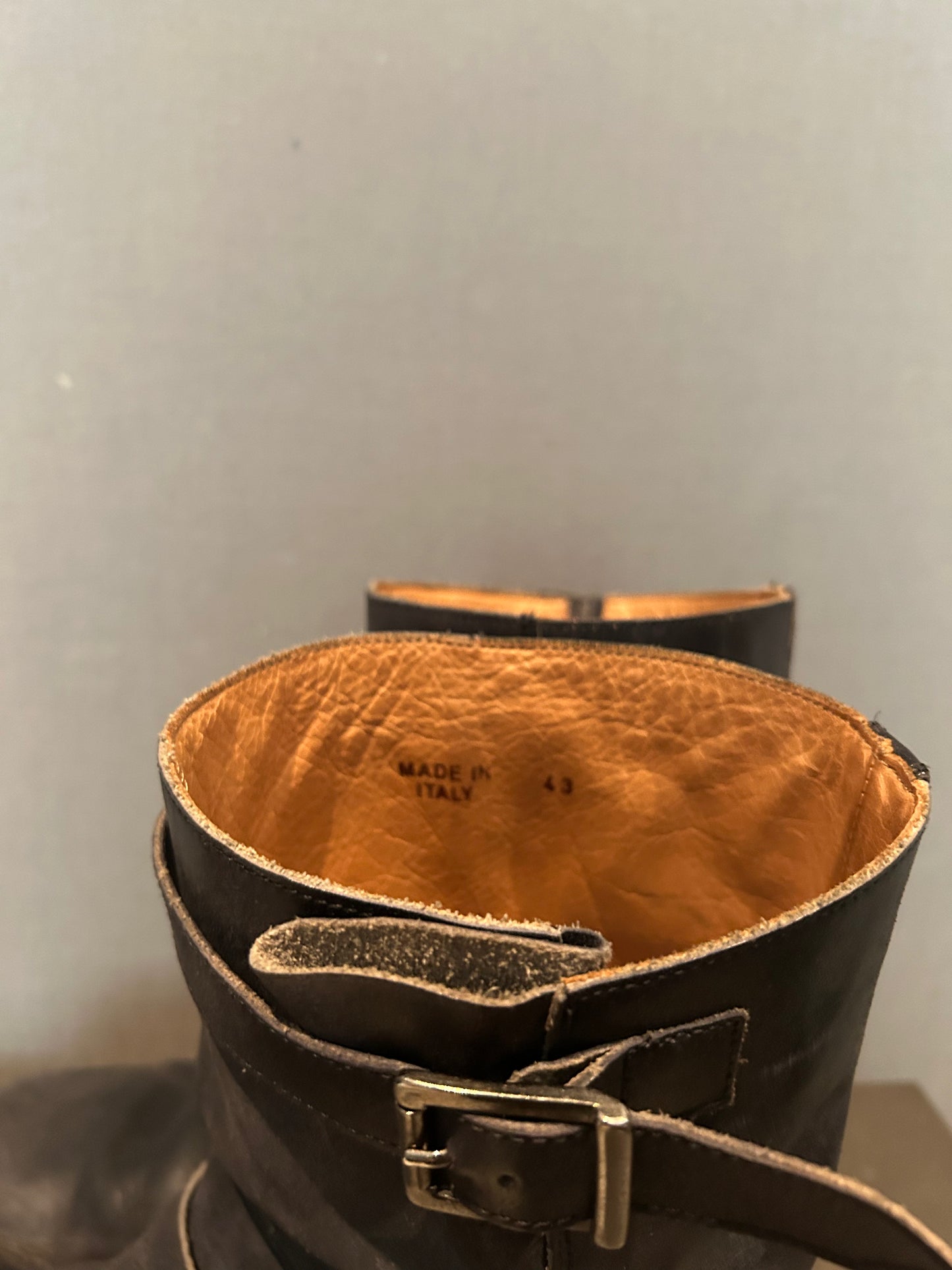MAISON MARGIELA AW2000 FACTORY DISTRESSED ENGINEER BOOTS